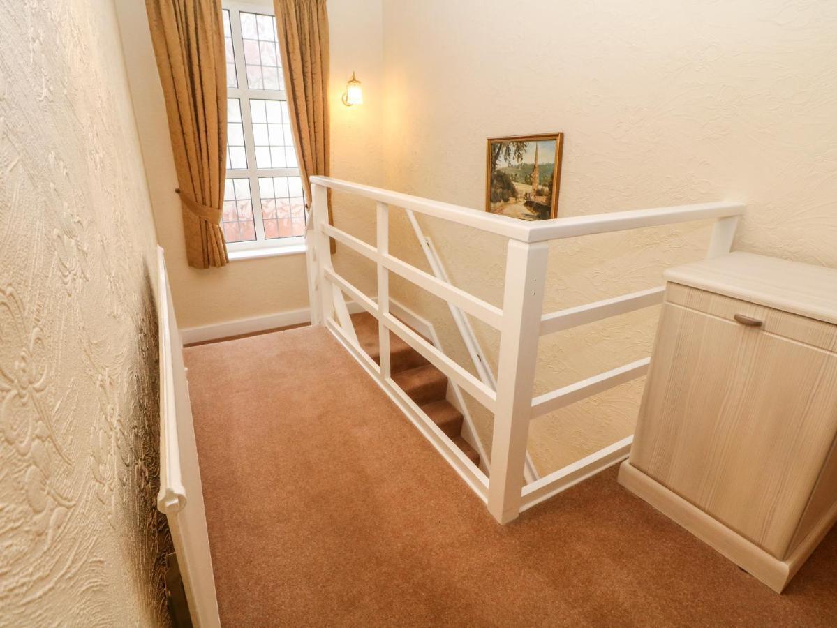 Field House * Alfreton